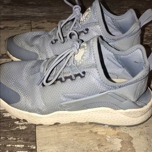 Nike woman huaraches